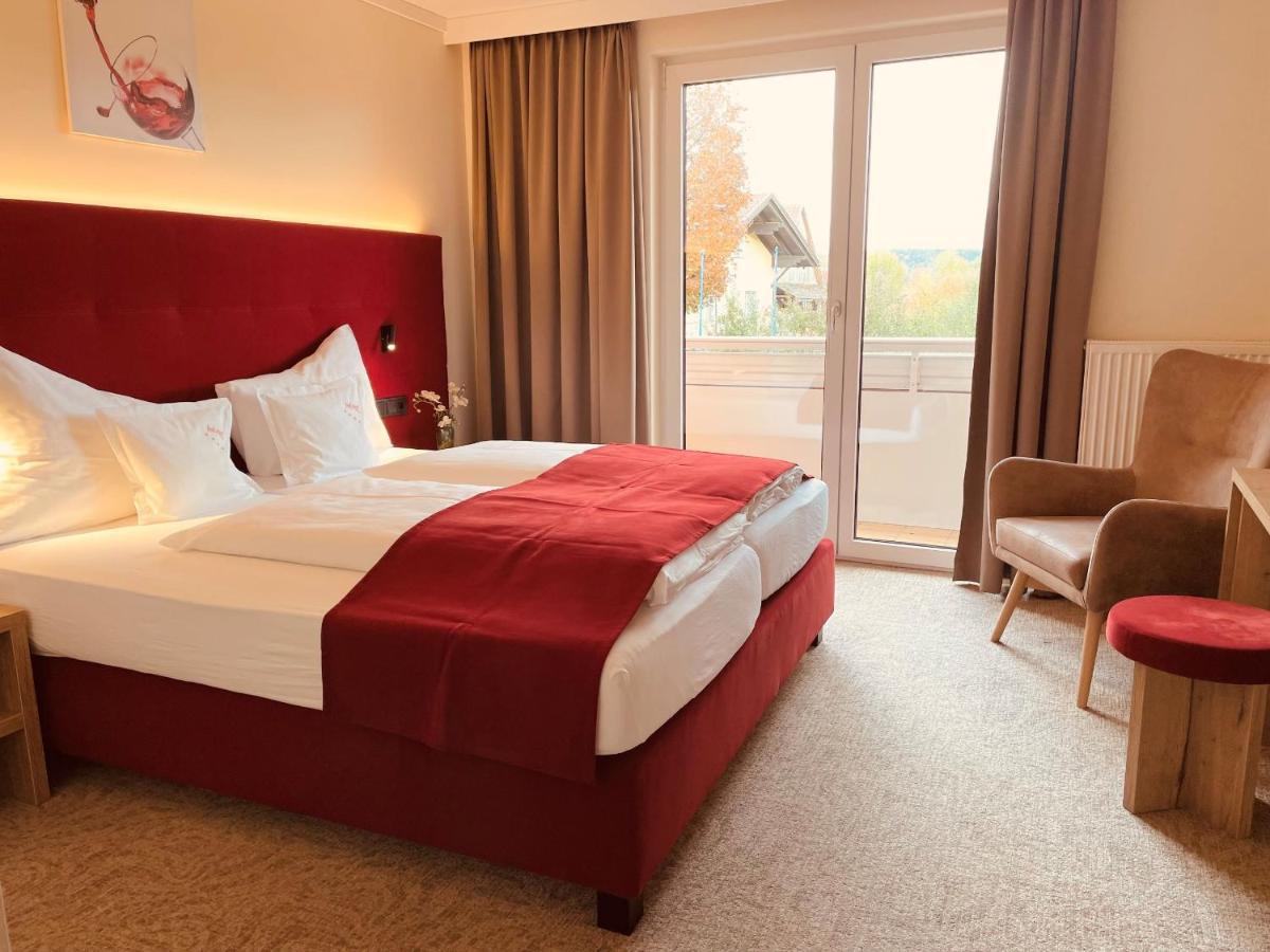 Hotel Pachernighof Фельден-ам-Вёртер-Зе Экстерьер фото