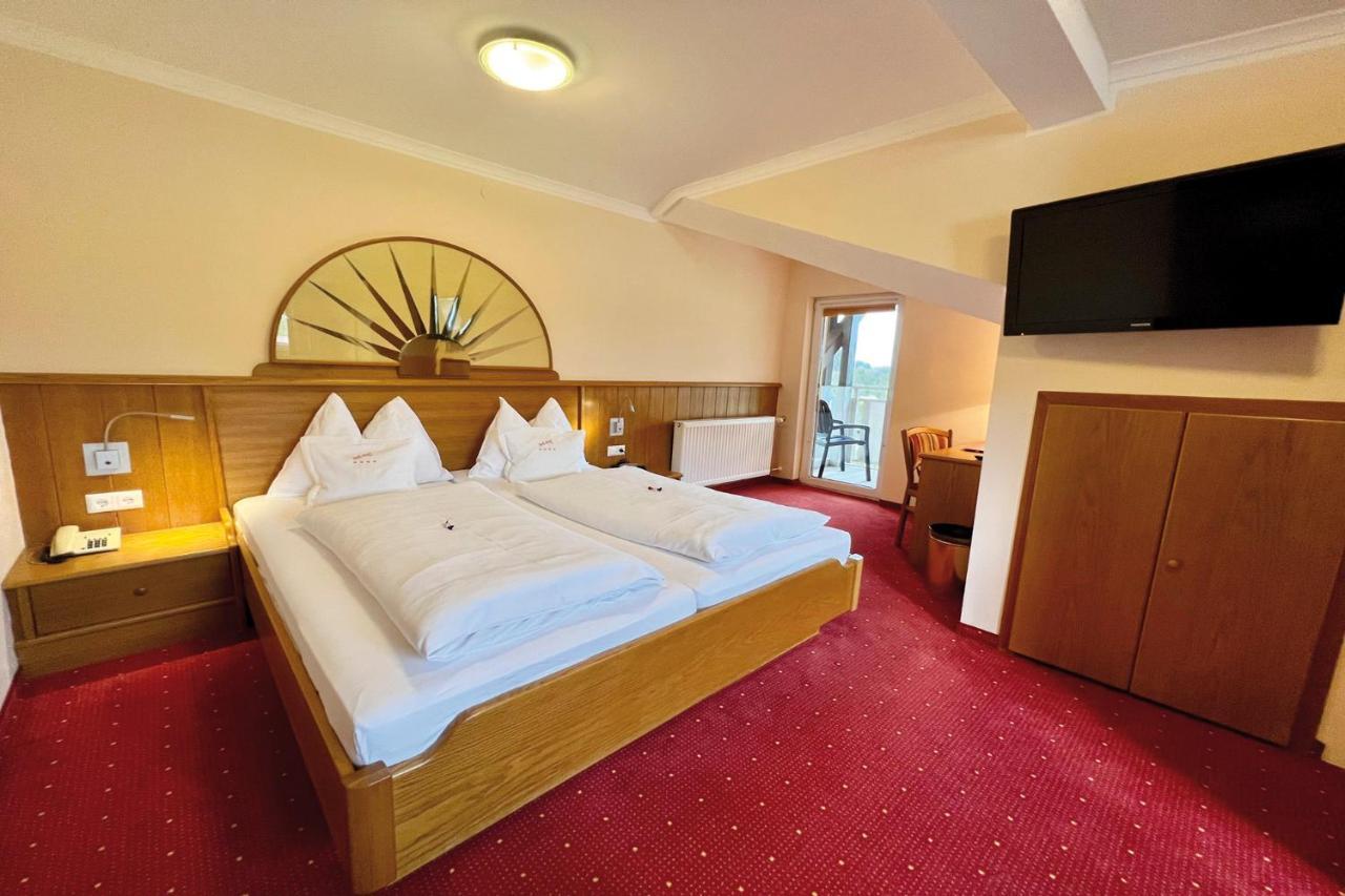 Hotel Pachernighof Фельден-ам-Вёртер-Зе Экстерьер фото