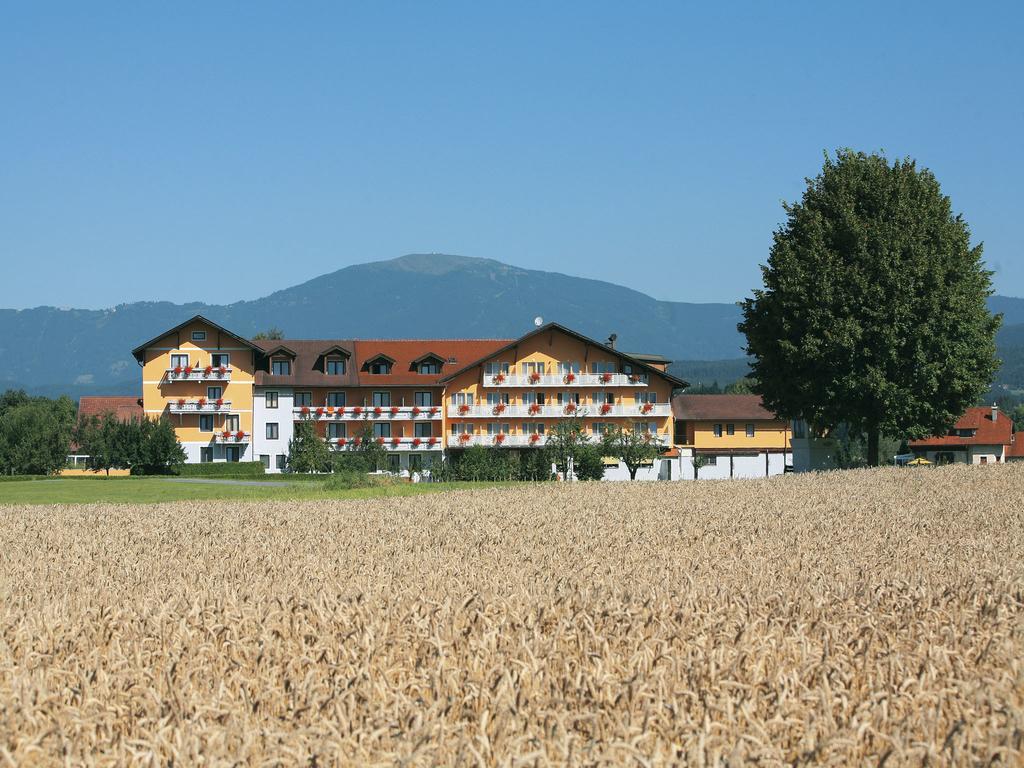 Hotel Pachernighof Фельден-ам-Вёртер-Зе Экстерьер фото